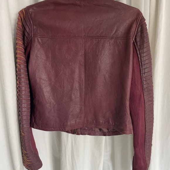 Wine coloured leather jacket. Size 8 - Picture 10 of 10